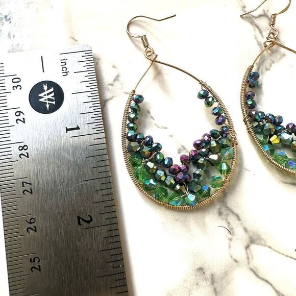 Gold tone green teardrop earrings - Picture 4 of 9
